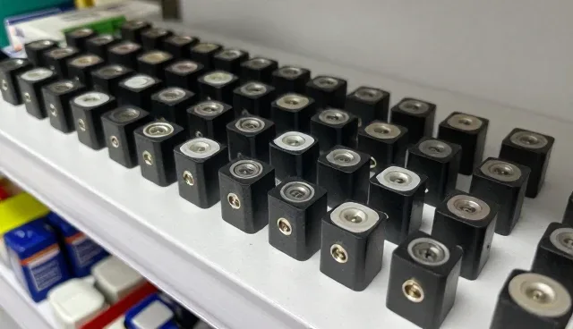 精密电容连接器性能差异的原因分析